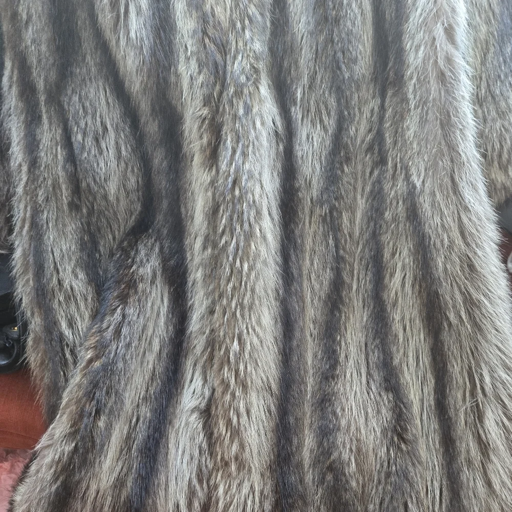 Luxurious Racoon Fur Coat - Picture 11 of 12